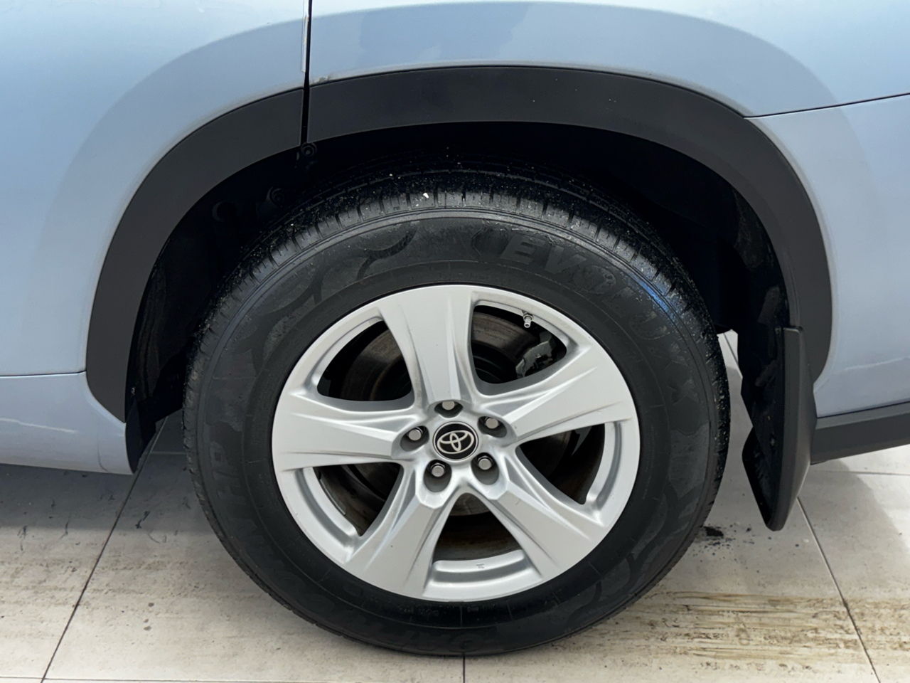 Toyota Highlander Hybrid LE AWD (Natl) 2023