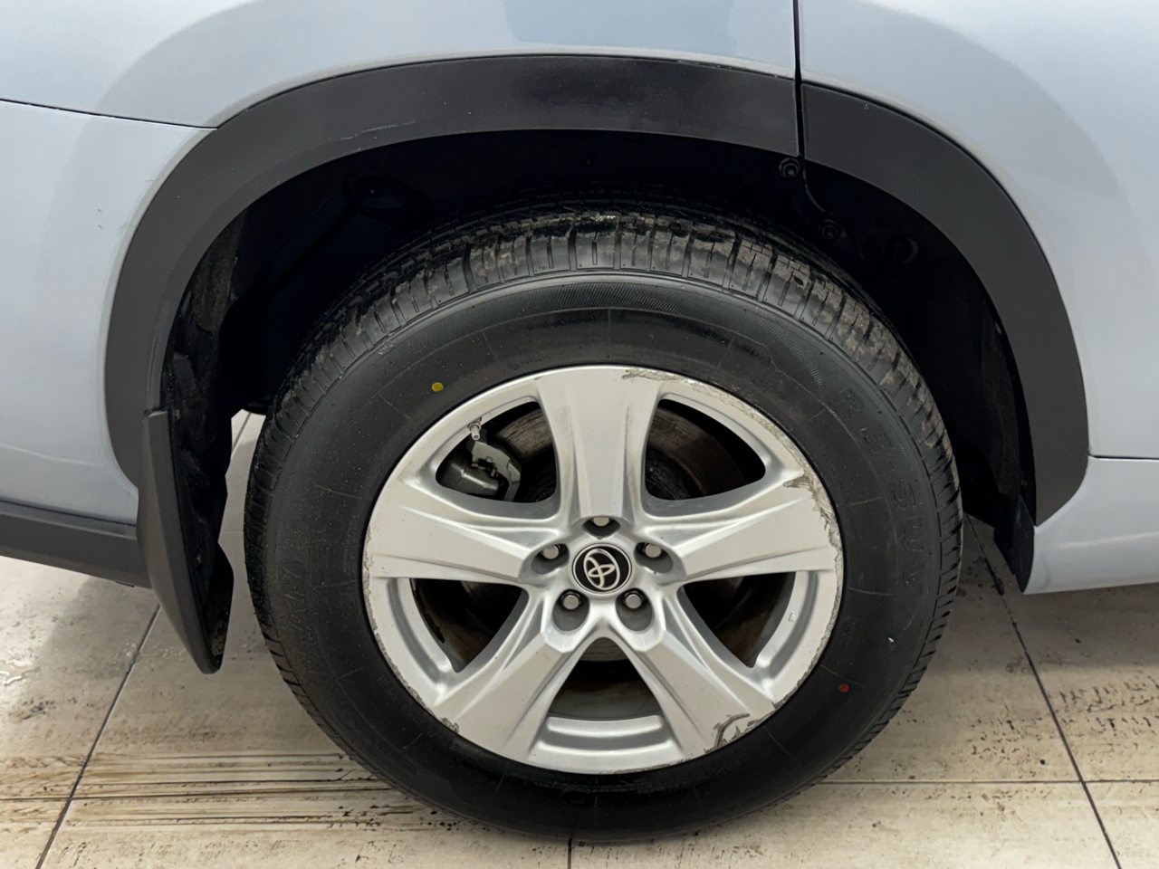 Toyota Highlander Hybrid LE AWD (Natl) 2023