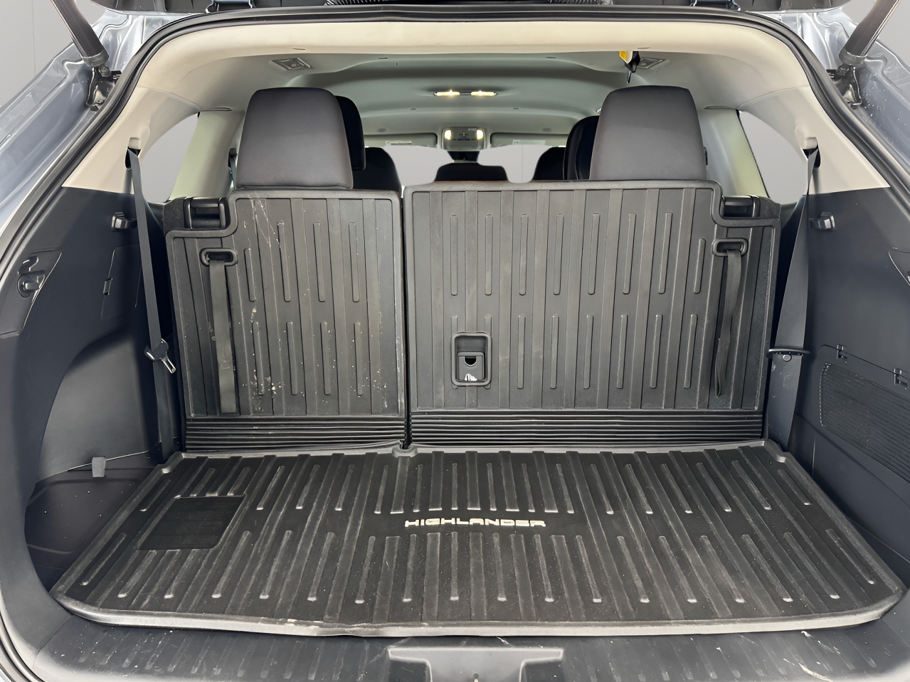 Toyota Highlander Hybrid LE AWD (Natl) 2023