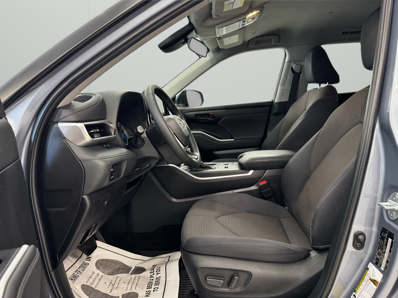 Toyota Highlander Hybrid LE AWD (Natl) 2023