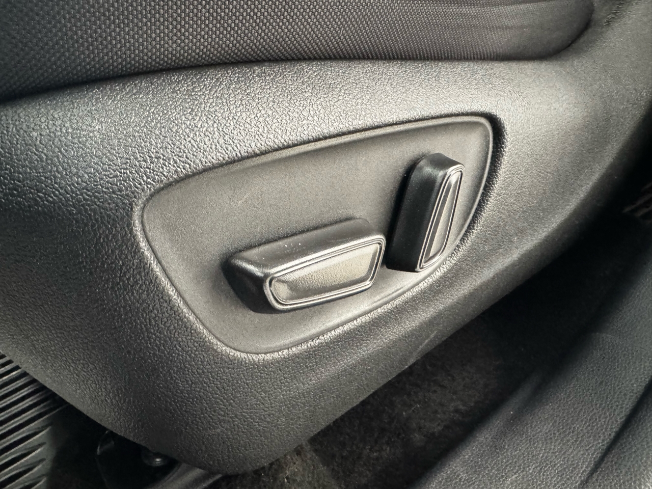 Toyota Highlander Hybrid LE AWD (Natl) 2023