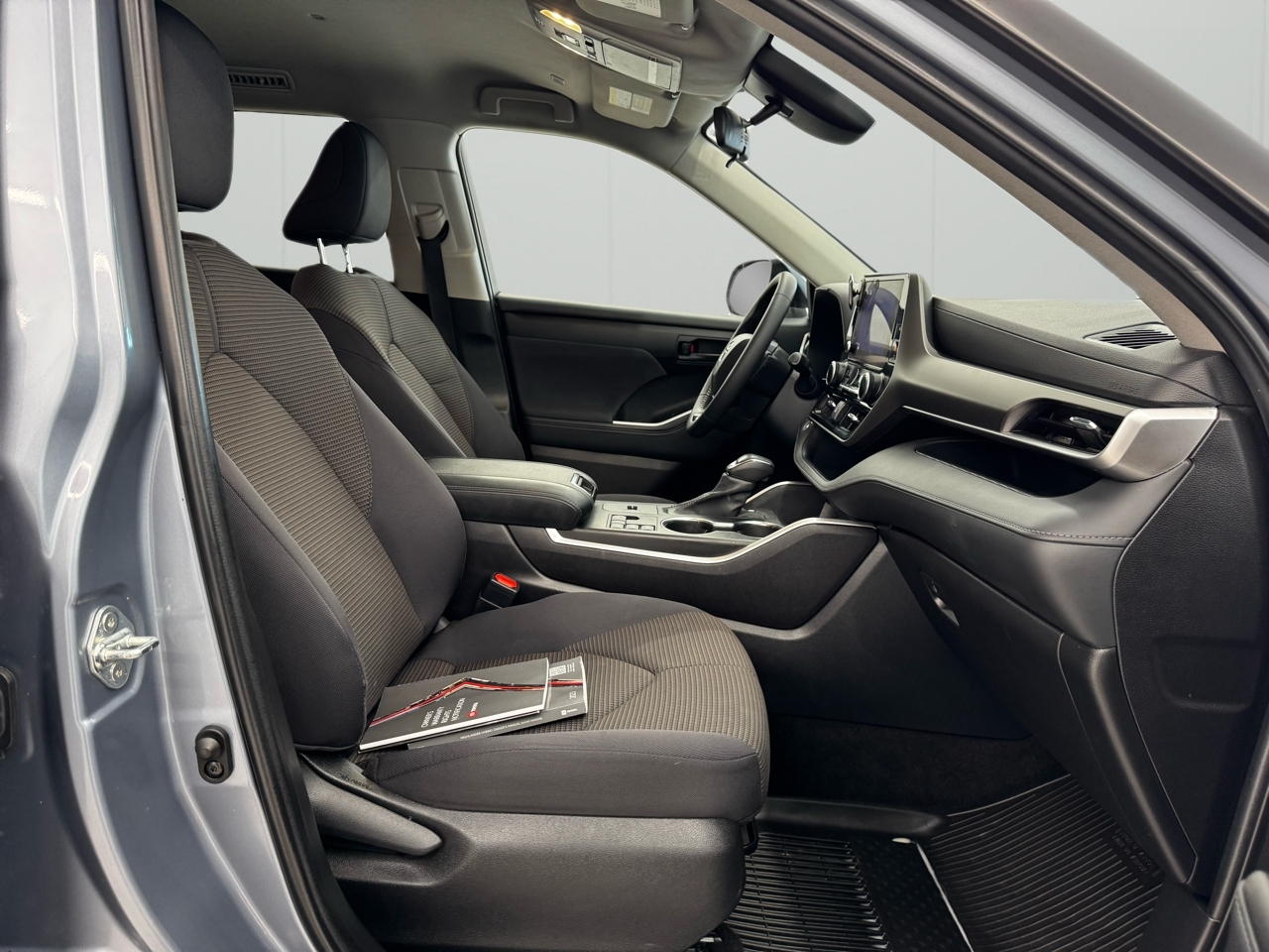 Toyota Highlander Hybrid LE AWD (Natl) 2023