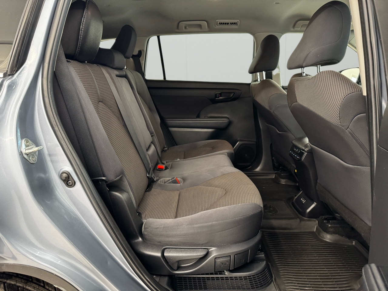 Toyota Highlander Hybrid LE AWD (Natl) 2023