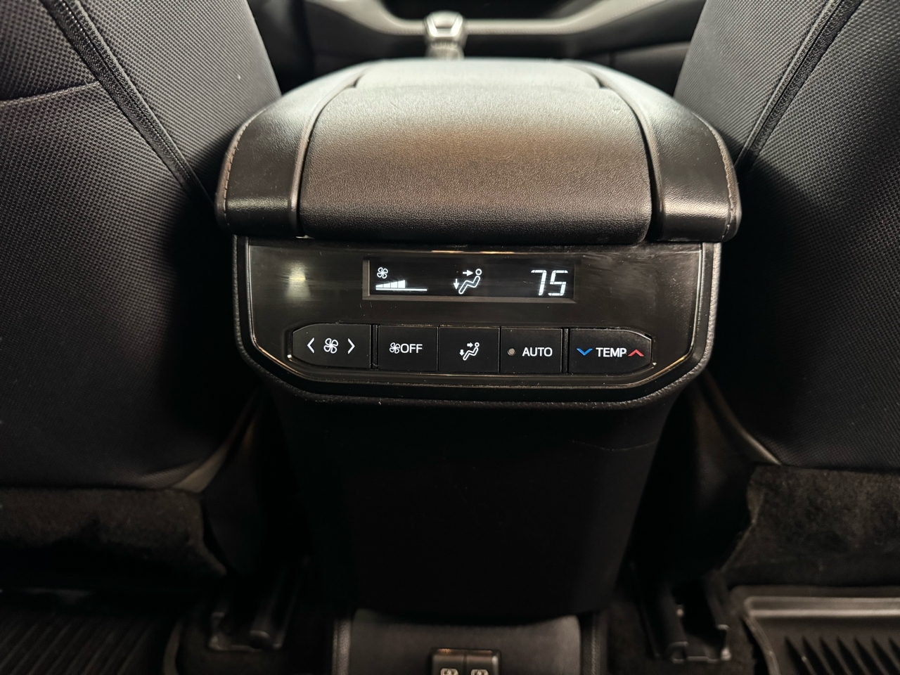 Toyota Highlander Hybrid LE AWD (Natl) 2023