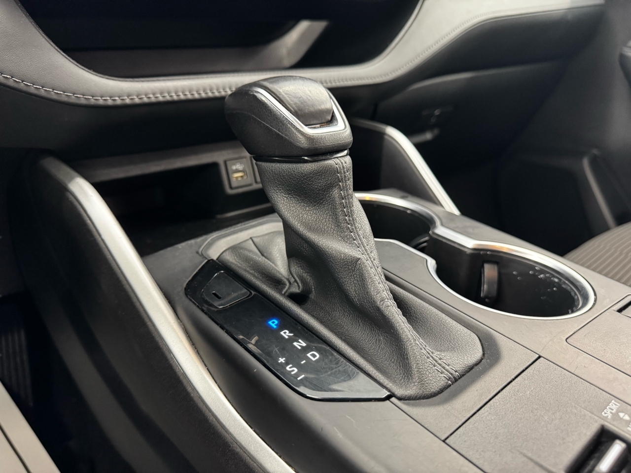 Toyota Highlander Hybrid LE AWD (Natl) 2023