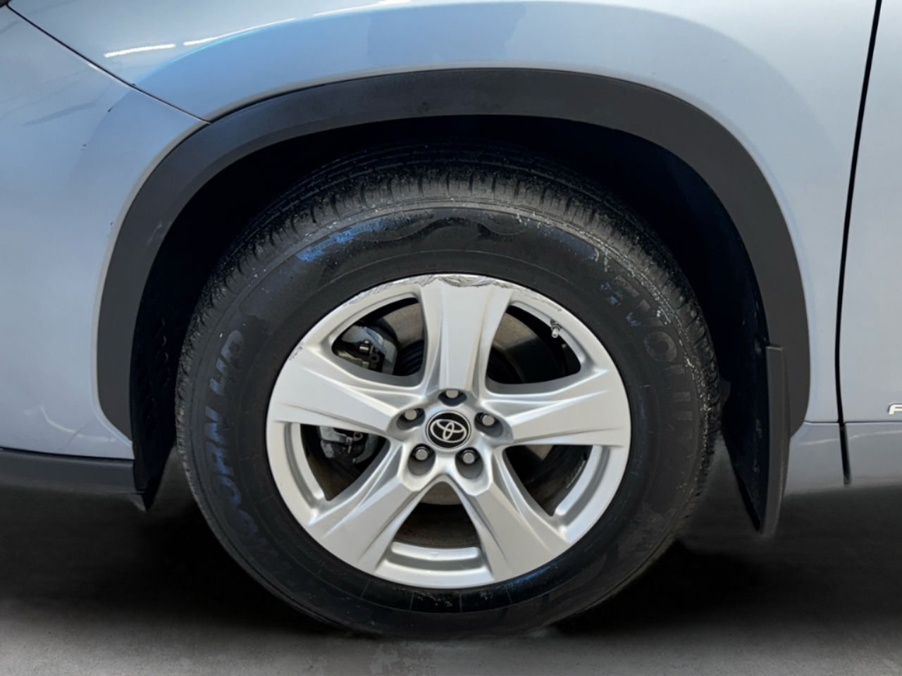 Toyota Highlander Hybrid LE AWD (Natl) 2023