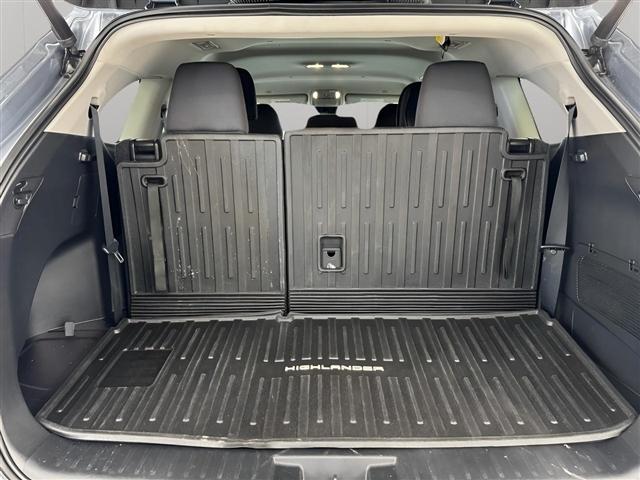 Toyota Highlander Hybrid LE AWD (Natl) 2023