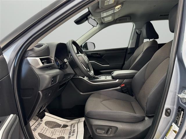 Toyota Highlander Hybrid LE AWD (Natl) 2023