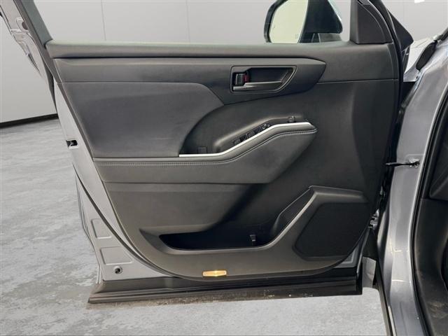 Toyota Highlander Hybrid LE AWD (Natl) 2023
