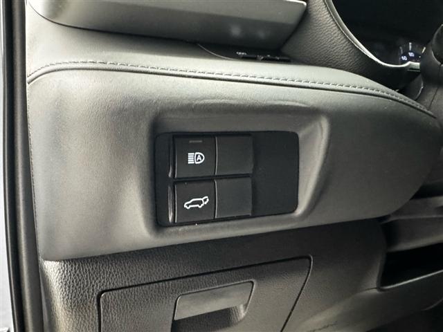Toyota Highlander Hybrid LE AWD (Natl) 2023