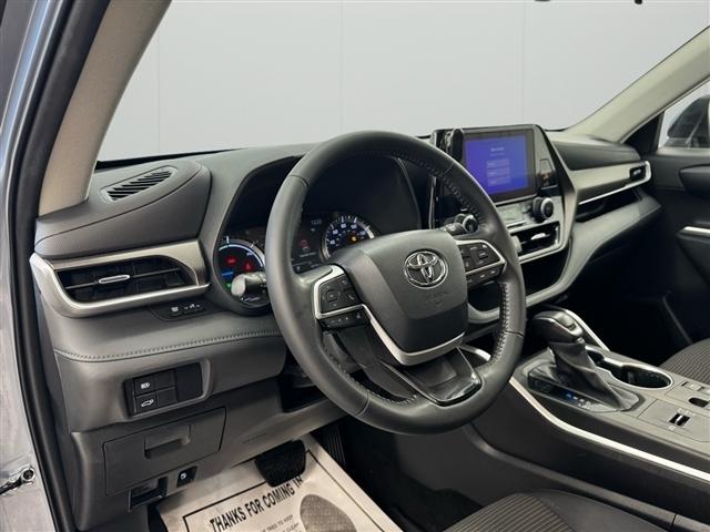 Toyota Highlander Hybrid LE AWD (Natl) 2023