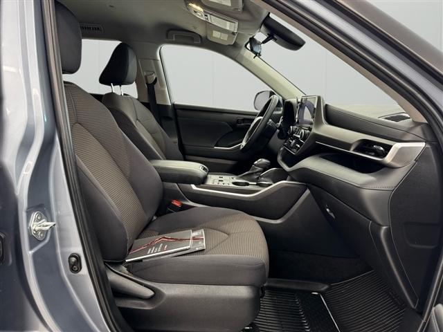 Toyota Highlander Hybrid LE AWD (Natl) 2023