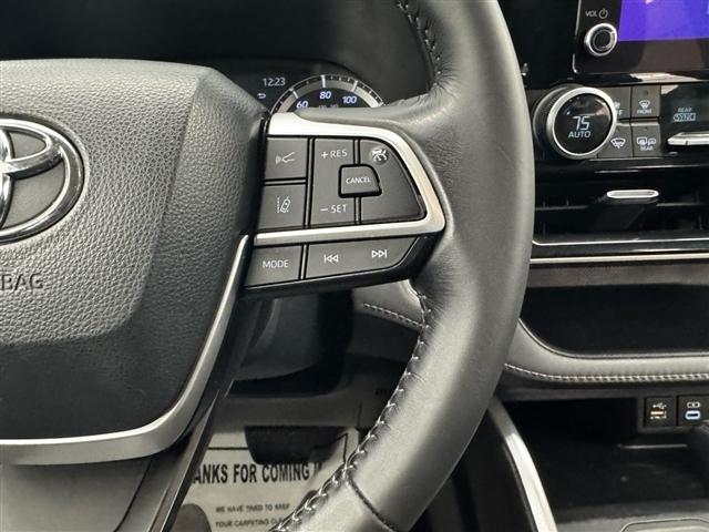 Toyota Highlander Hybrid LE AWD (Natl) 2023