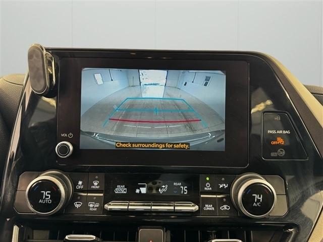 Toyota Highlander Hybrid LE AWD (Natl) 2023