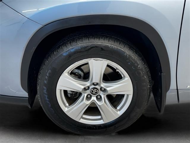 Toyota Highlander Hybrid LE AWD (Natl) 2023