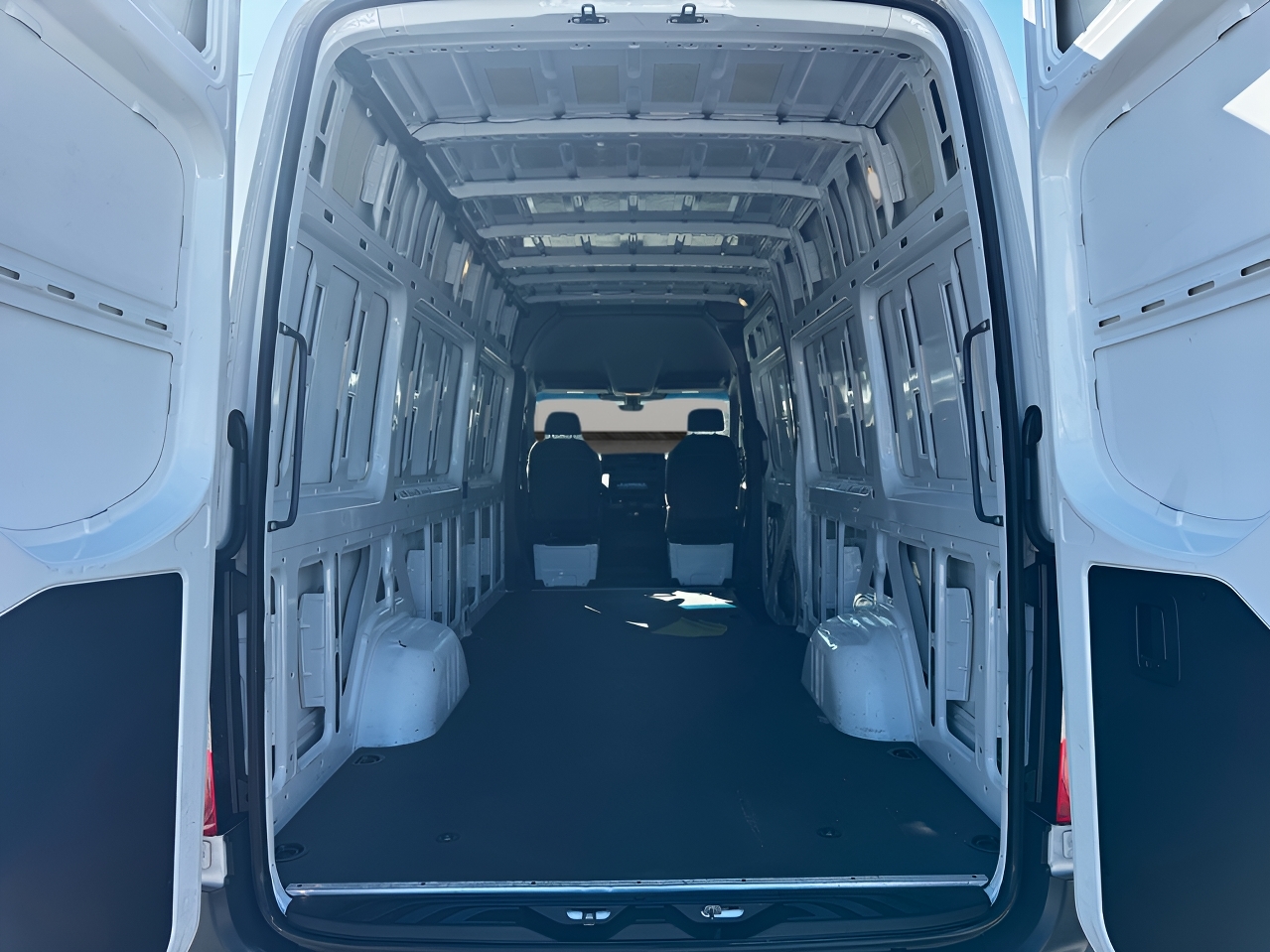 Mercedes-Benz Sprinter Van 2500 High Roof V6 170" RWD 2020
