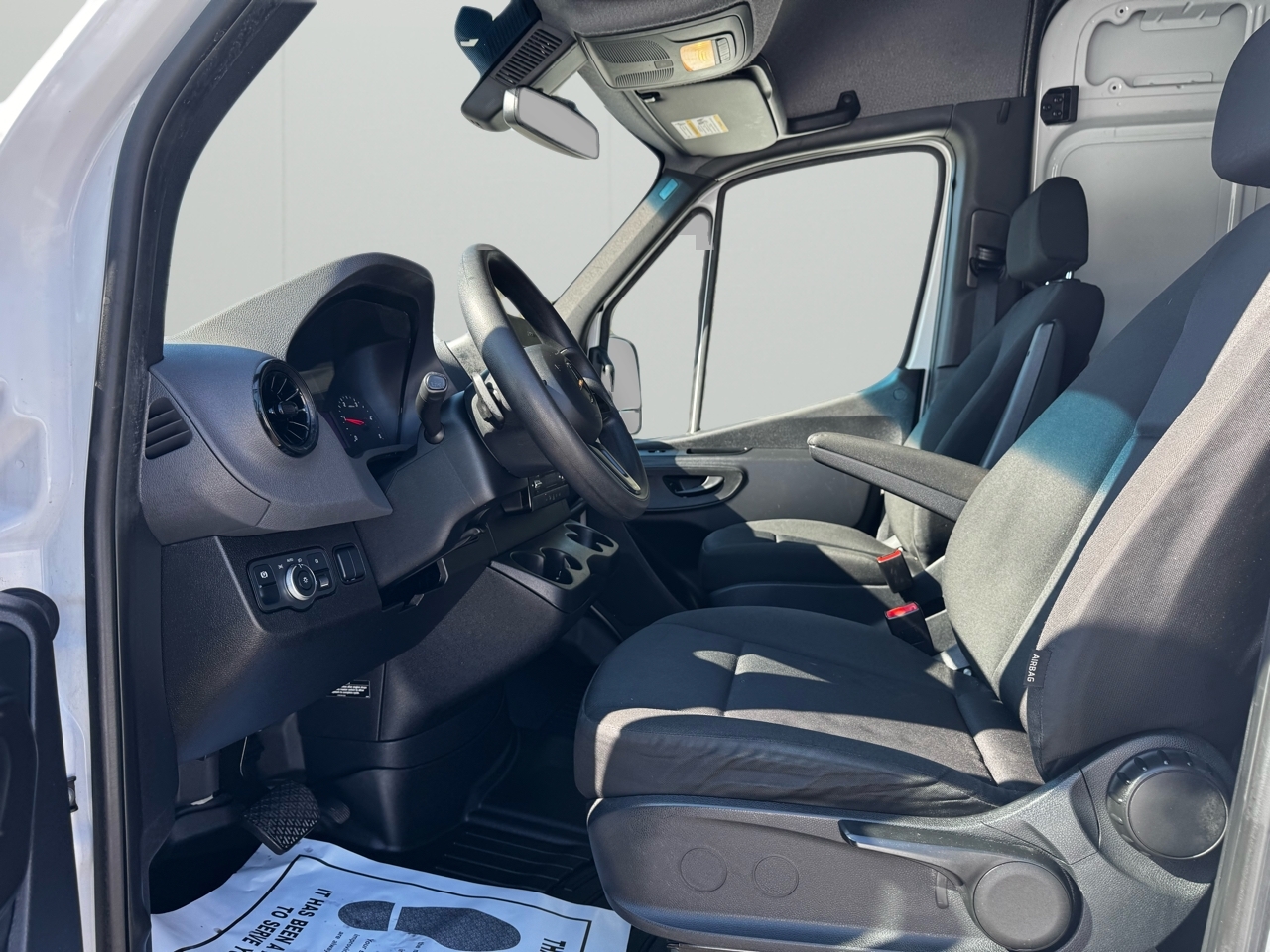 Mercedes-Benz Sprinter Van 2500 High Roof V6 170" RWD 2020