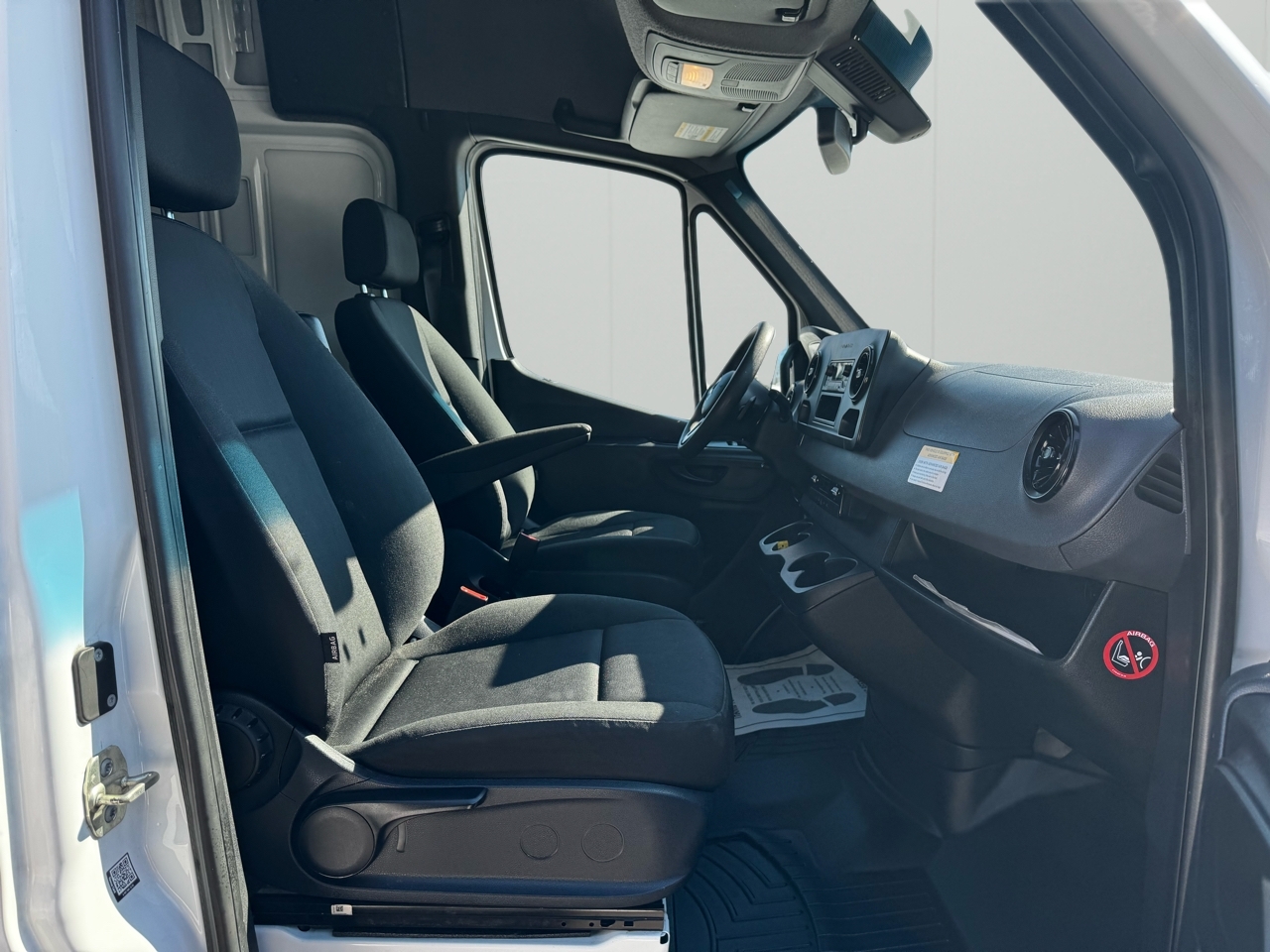 Mercedes-Benz Sprinter Van 2500 High Roof V6 170" RWD 2020