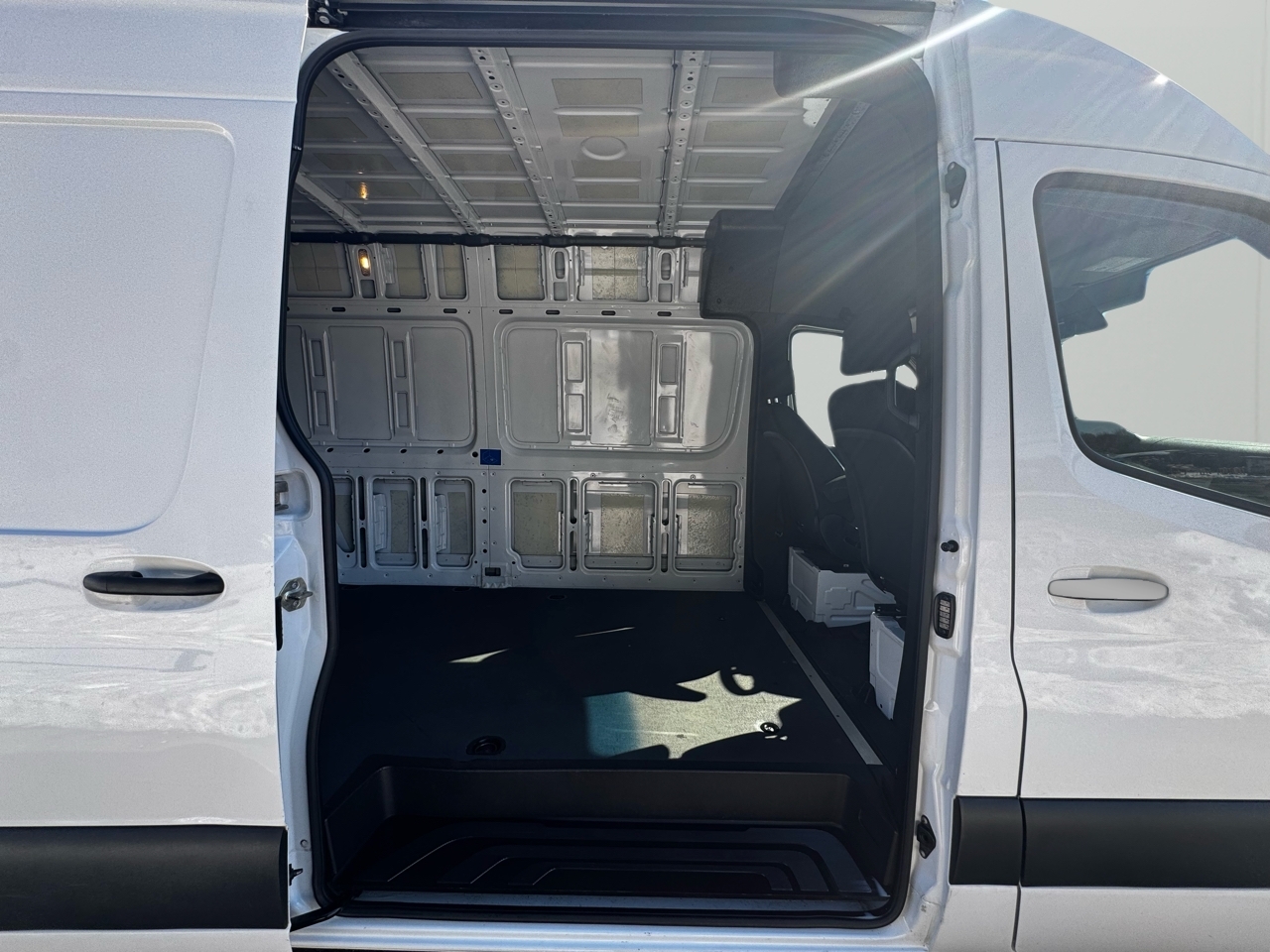 Mercedes-Benz Sprinter Van 2500 High Roof V6 170" RWD 2020