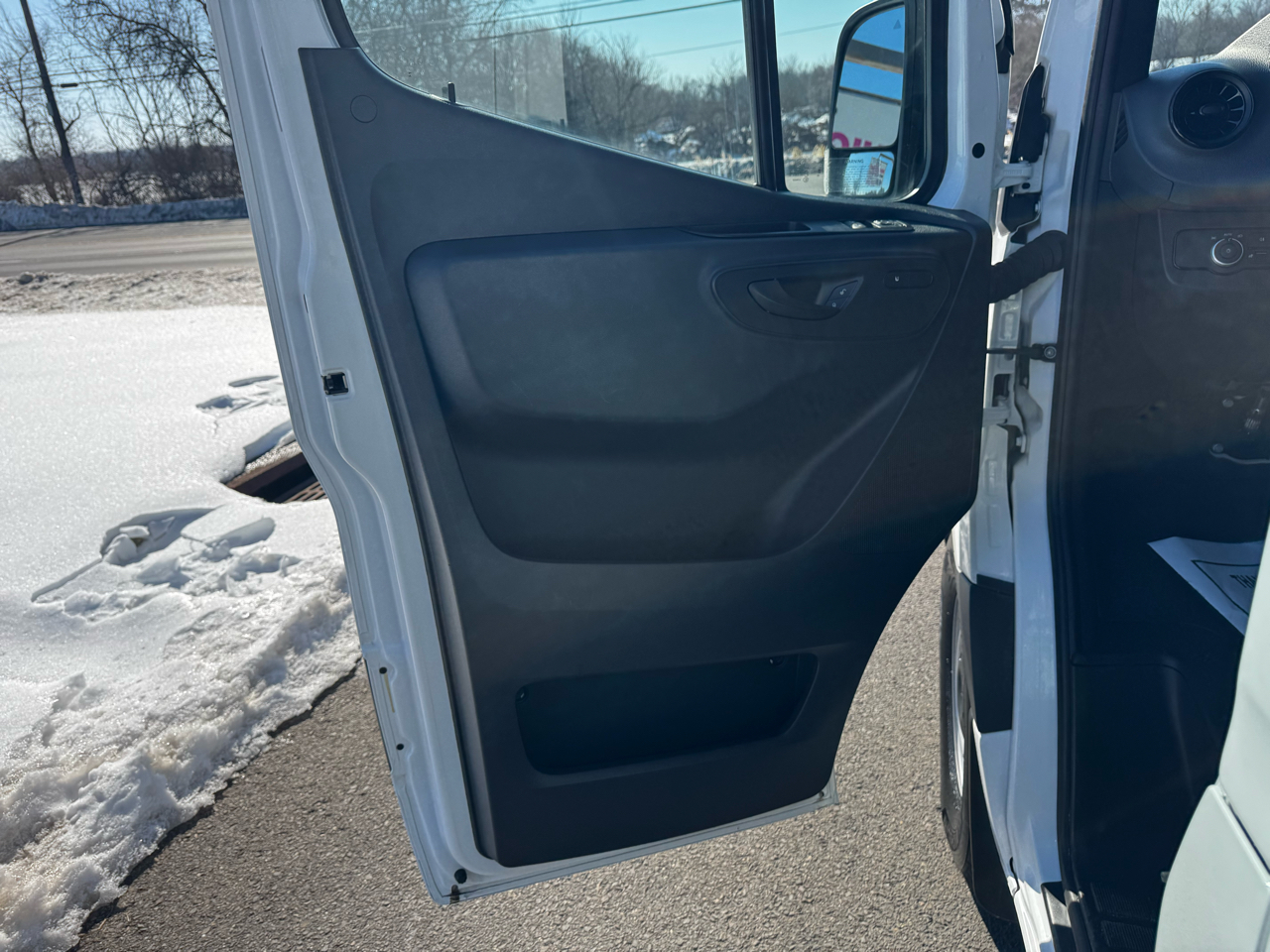 Mercedes-Benz Sprinter Van 2500 Standard Roof I4 Diesel 144" RWD 2024