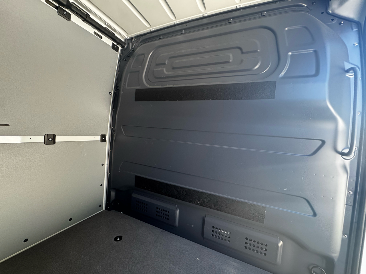 Mercedes-Benz Sprinter Van 2500 Standard Roof I4 Diesel 144" RWD 2024