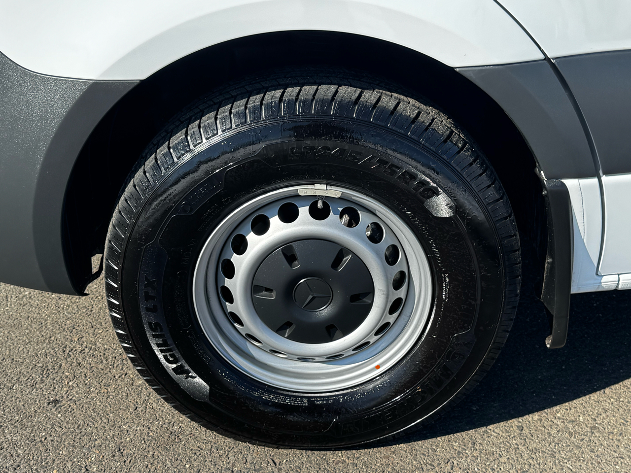 Mercedes-Benz Sprinter Van 2500 Standard Roof I4 Diesel 144" RWD 2024