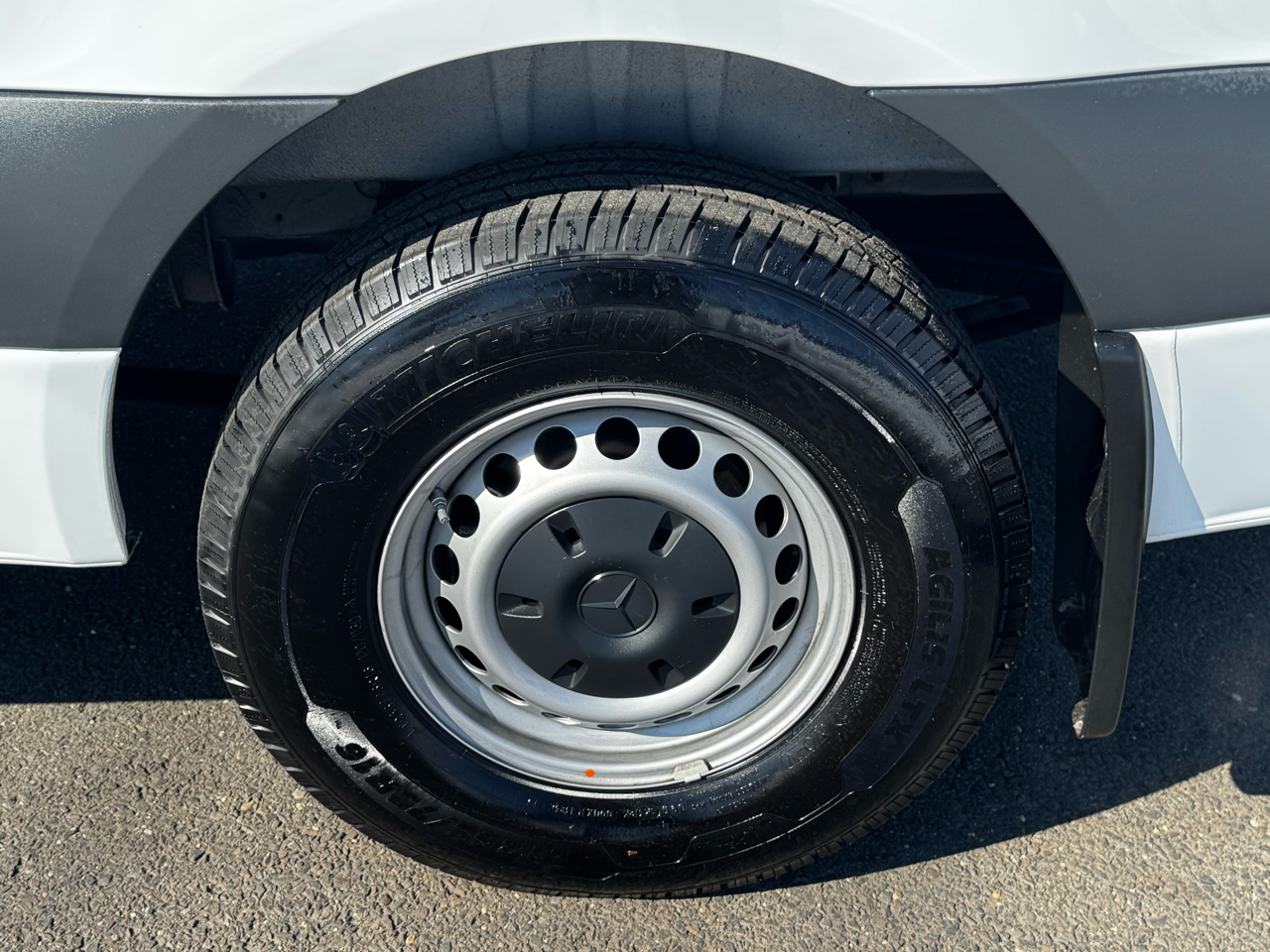 Mercedes-Benz Sprinter Van 2500 Standard Roof I4 Diesel 144" RWD 2024