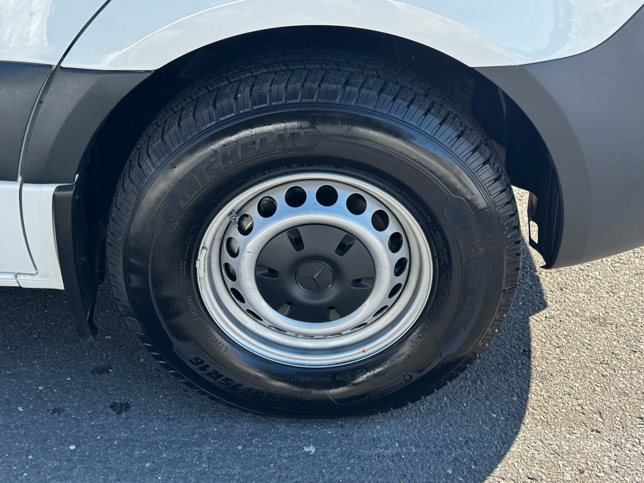 Mercedes-Benz Sprinter Van 2500 Standard Roof I4 Diesel 144" RWD 2024