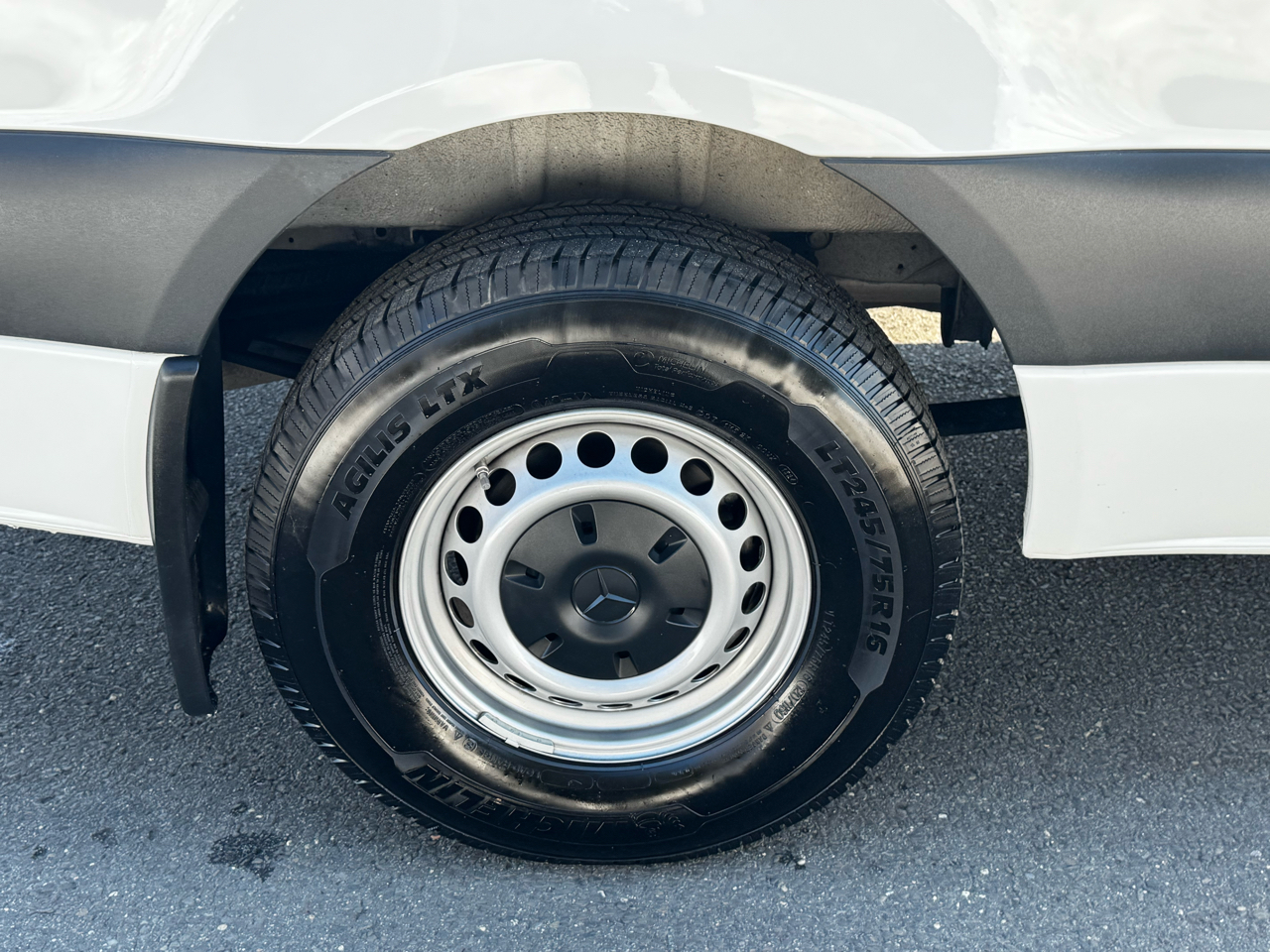 Mercedes-Benz Sprinter Van 2500 Standard Roof I4 Diesel 144" RWD 2024