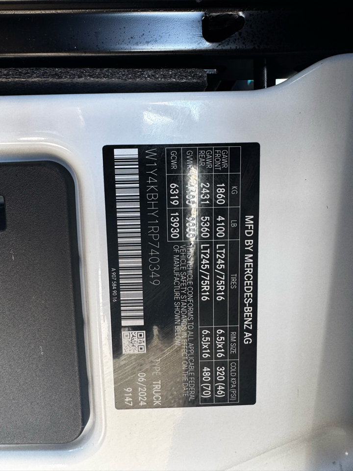 Mercedes-Benz Sprinter Van 2500 Standard Roof I4 Diesel 144" RWD 2024