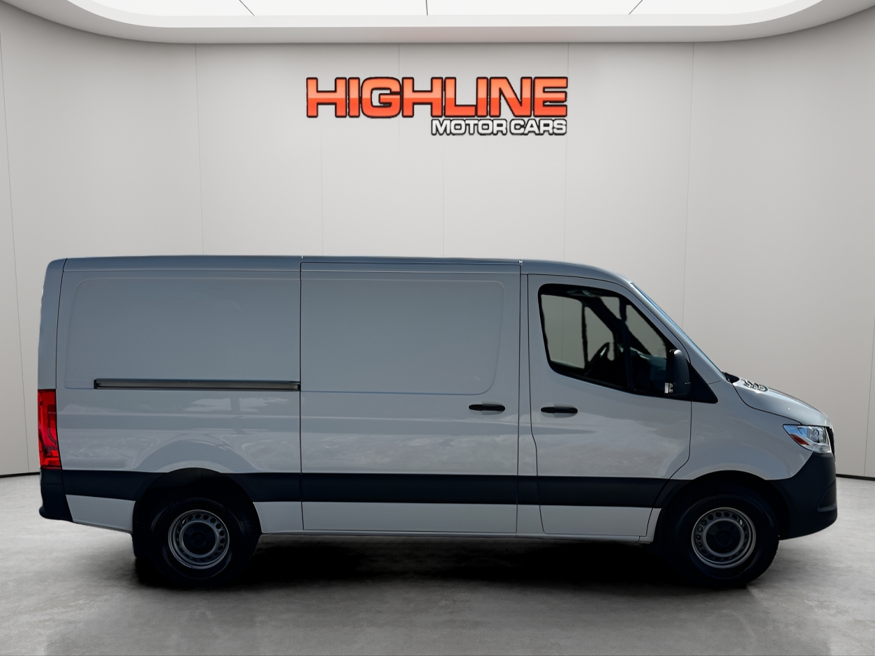 Mercedes-Benz Sprinter Van 2500 Standard Roof I4 Diesel 144" RWD 2024