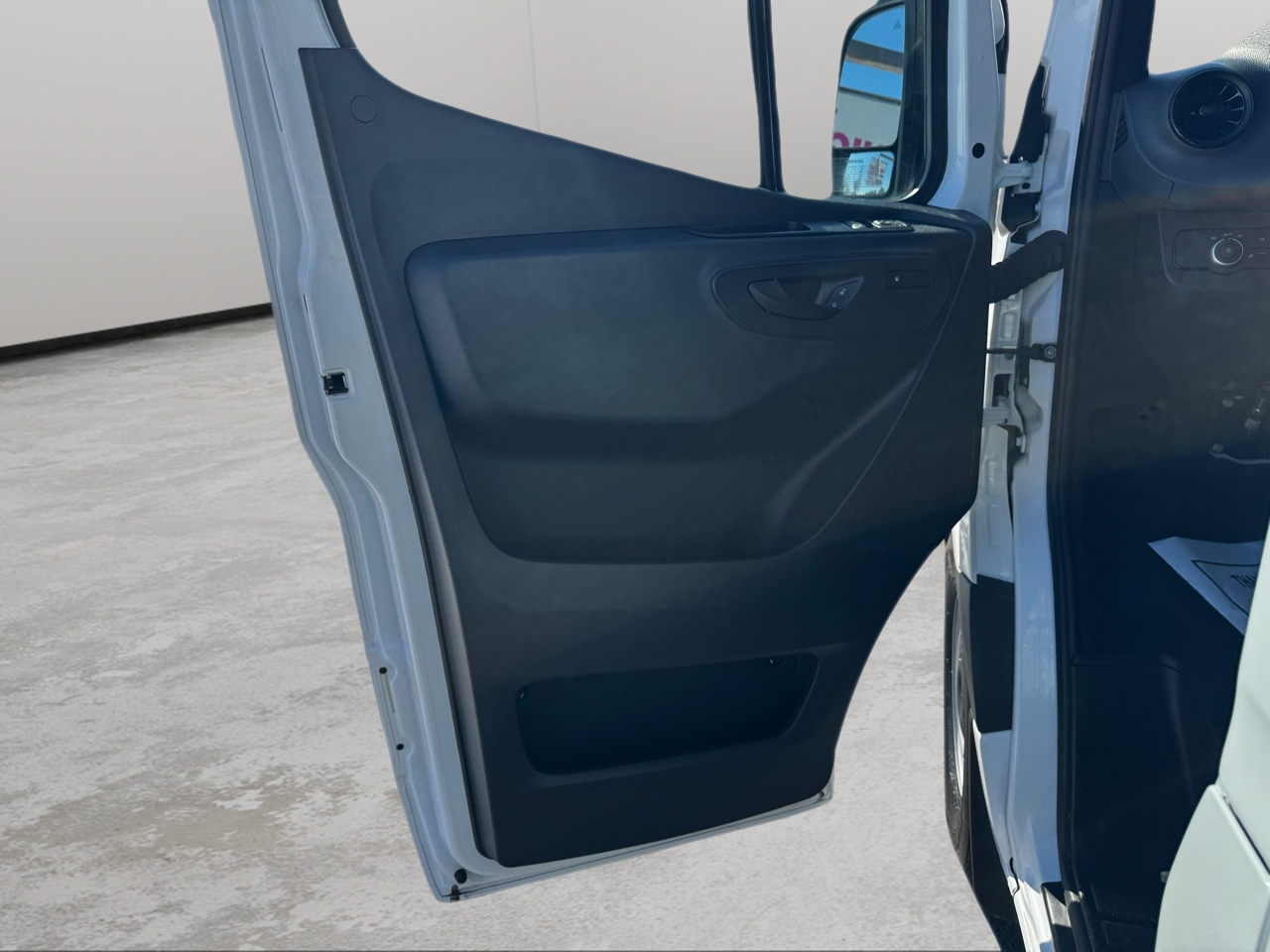 Mercedes-Benz Sprinter Van 2500 Standard Roof I4 Diesel 144" RWD 2024