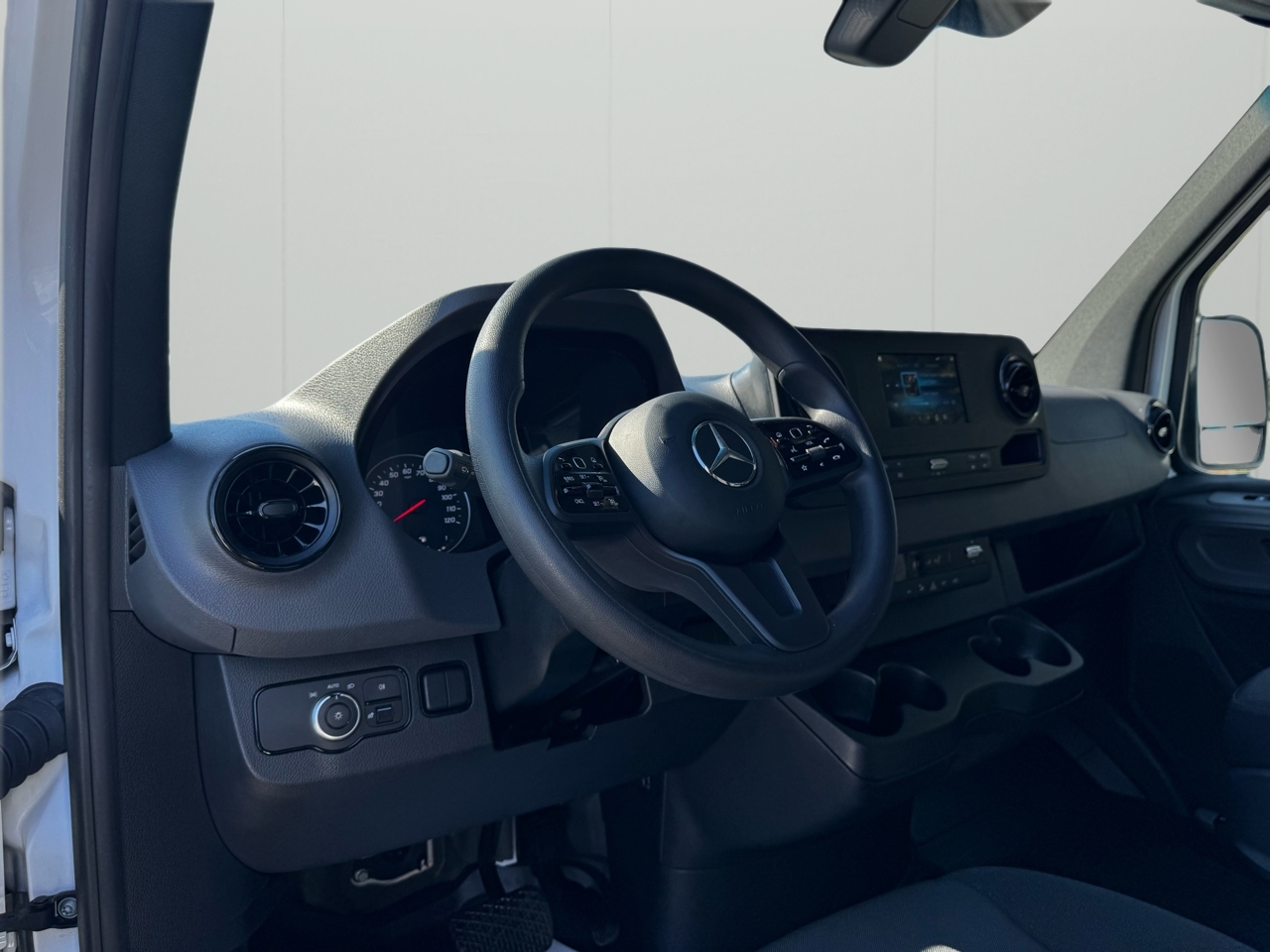 Mercedes-Benz Sprinter Van 2500 Standard Roof I4 Diesel 144" RWD 2024