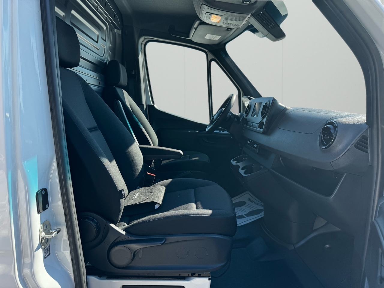 Mercedes-Benz Sprinter Van 2500 Standard Roof I4 Diesel 144" RWD 2024