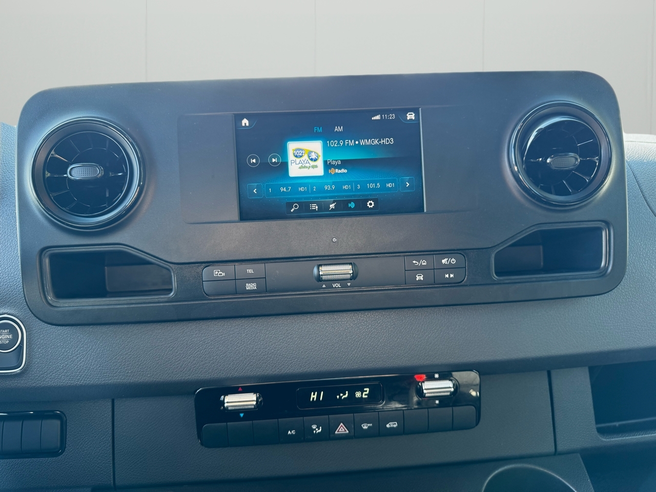 Mercedes-Benz Sprinter Van 2500 Standard Roof I4 Diesel 144" RWD 2024