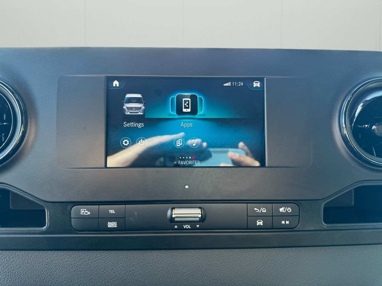 Mercedes-Benz Sprinter Van 2500 Standard Roof I4 Diesel 144" RWD 2024