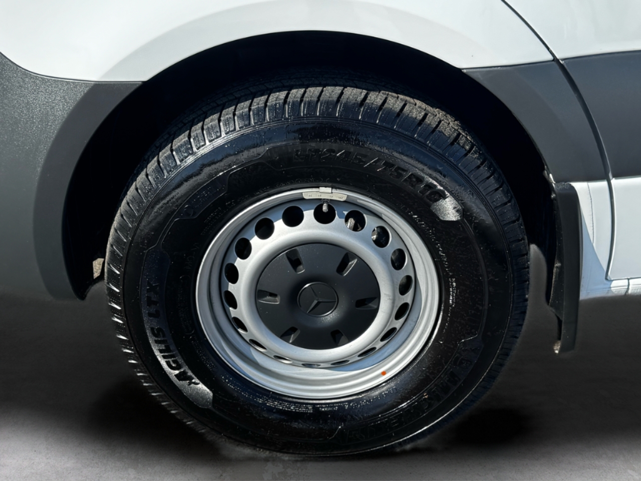 Mercedes-Benz Sprinter Van 2500 Standard Roof I4 Diesel 144" RWD 2024