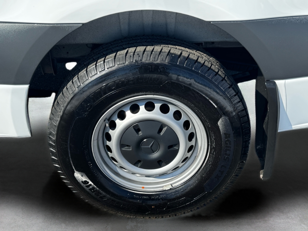 Mercedes-Benz Sprinter Van 2500 Standard Roof I4 Diesel 144" RWD 2024