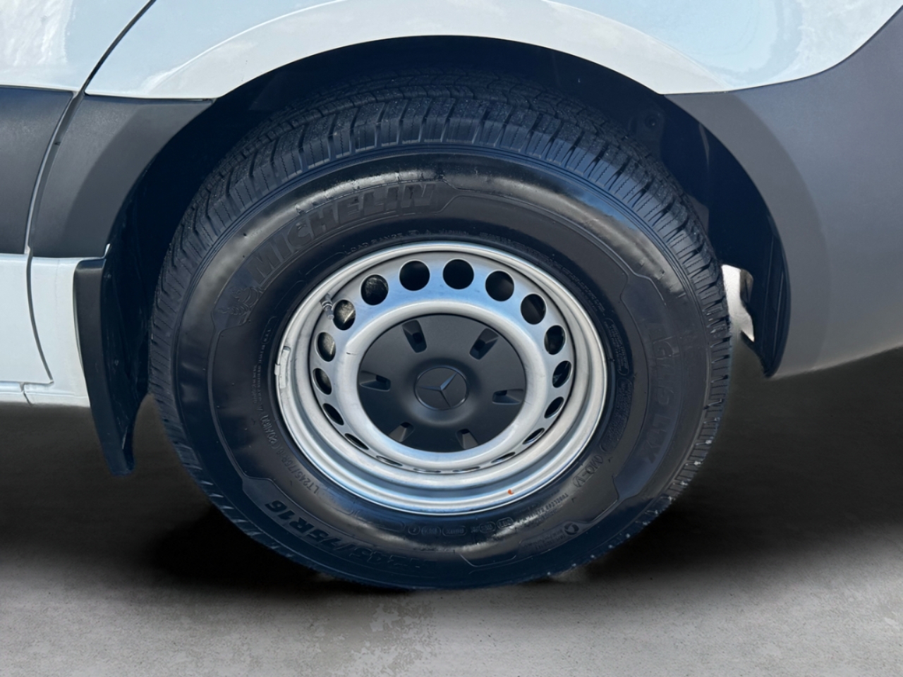 Mercedes-Benz Sprinter Van 2500 Standard Roof I4 Diesel 144" RWD 2024