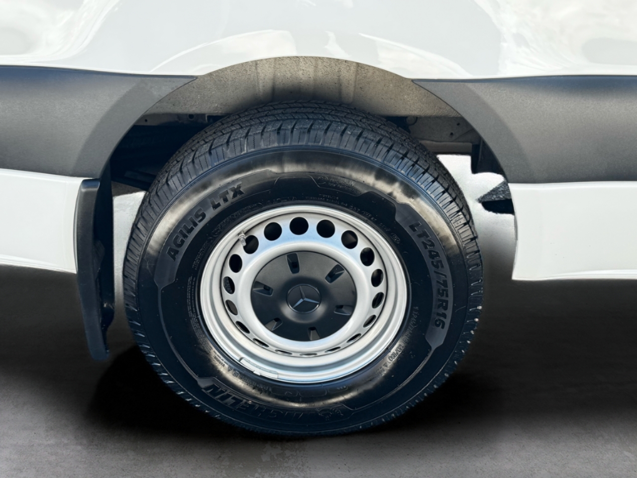 Mercedes-Benz Sprinter Van 2500 Standard Roof I4 Diesel 144" RWD 2024