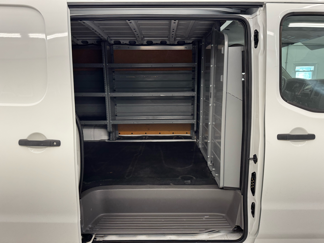 Nissan NV Cargo NV1500 Standard Roof V6 SV 2018