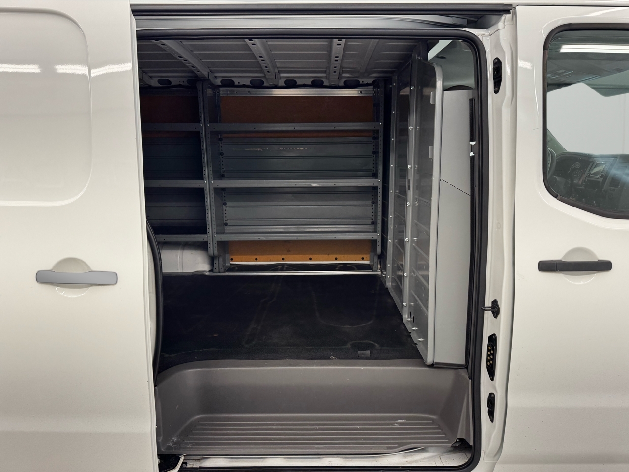 Nissan NV Cargo NV1500 Standard Roof V6 SV 2018