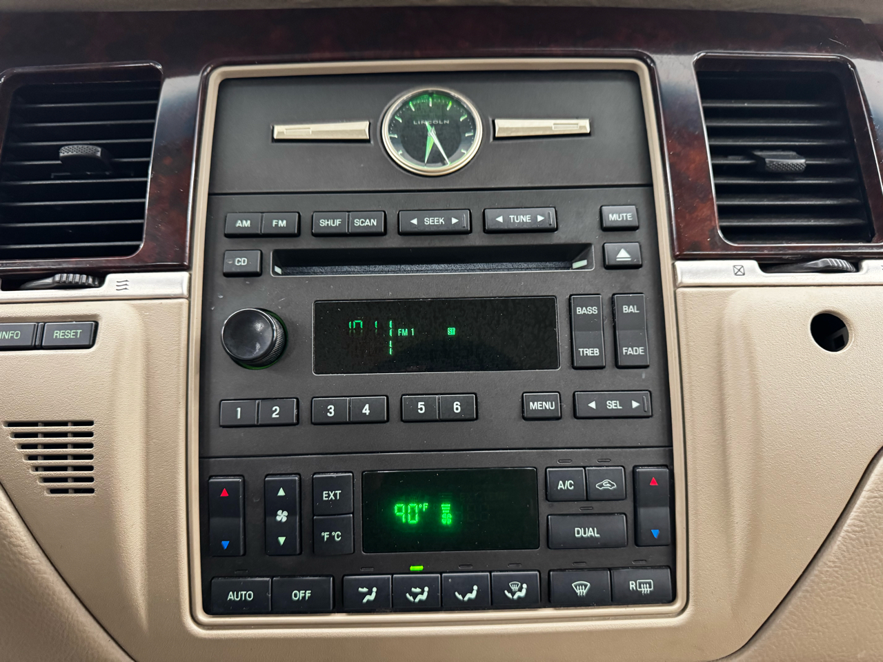 Lincoln Town Car 4dr Sdn Signature 2006