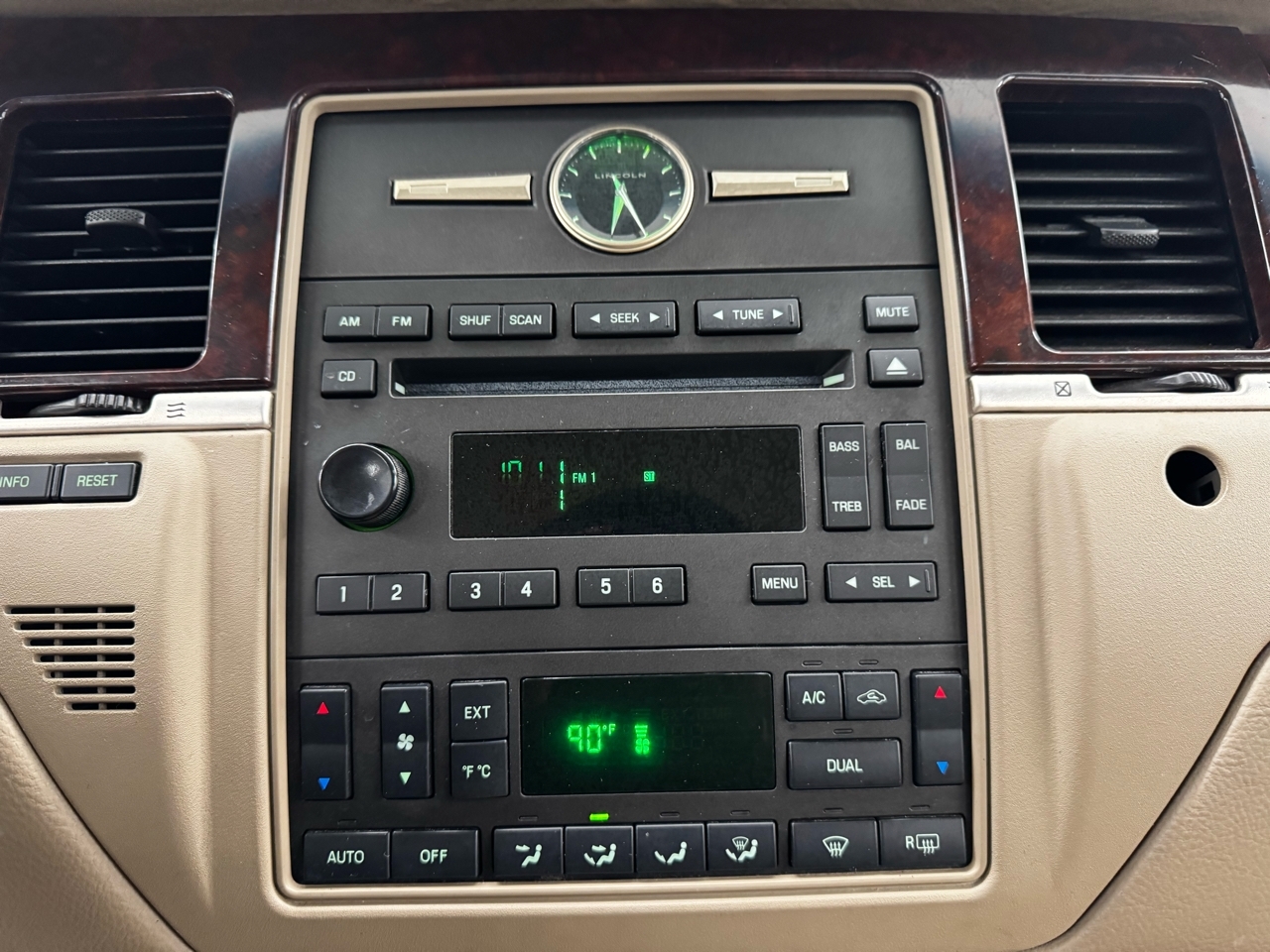 Lincoln Town Car 4dr Sdn Signature 2006