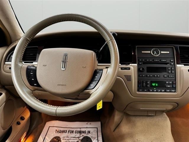Lincoln Town Car 4dr Sdn Signature 2006