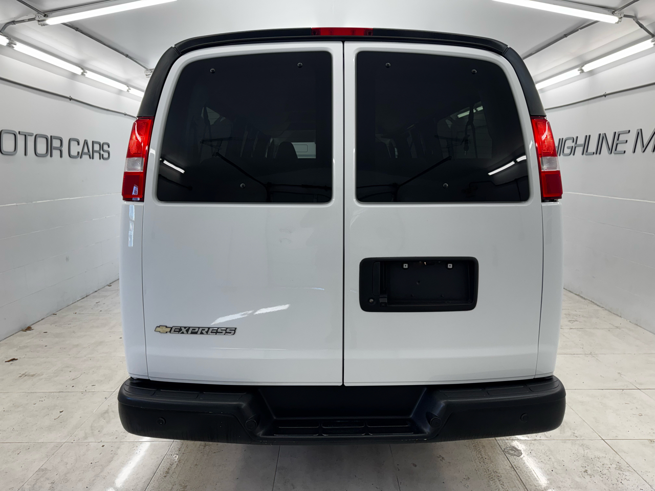 Chevrolet Express Passenger RWD 3500 155" LS 2023