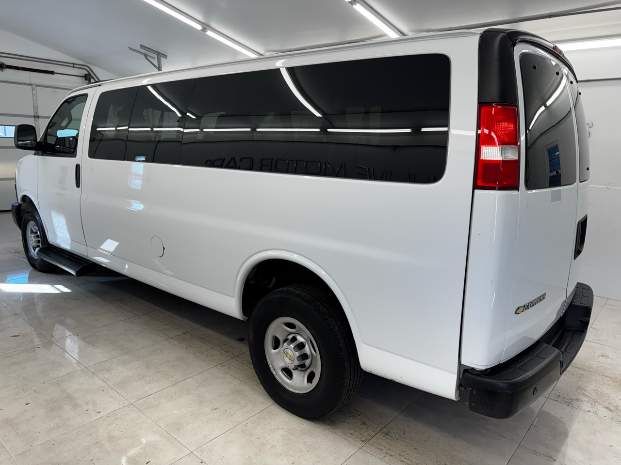 Chevrolet Express Passenger RWD 3500 155" LS 2023