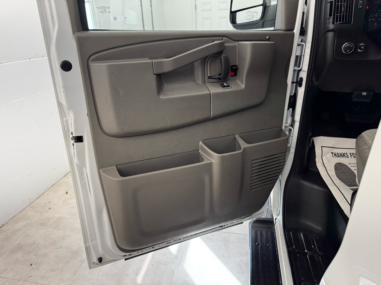 Chevrolet Express Passenger RWD 3500 155" LS 2023