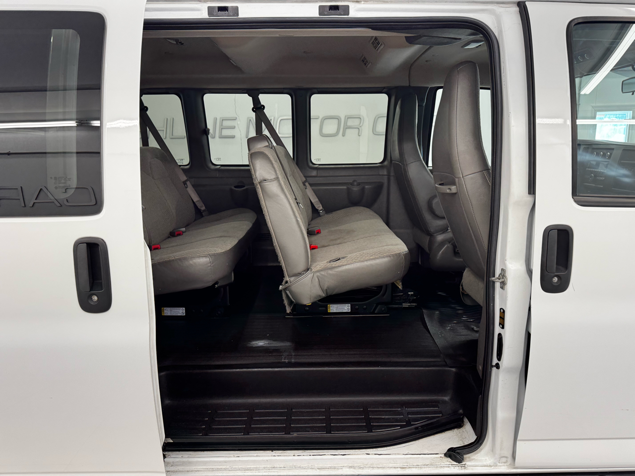 Chevrolet Express Passenger RWD 3500 155" LS 2023