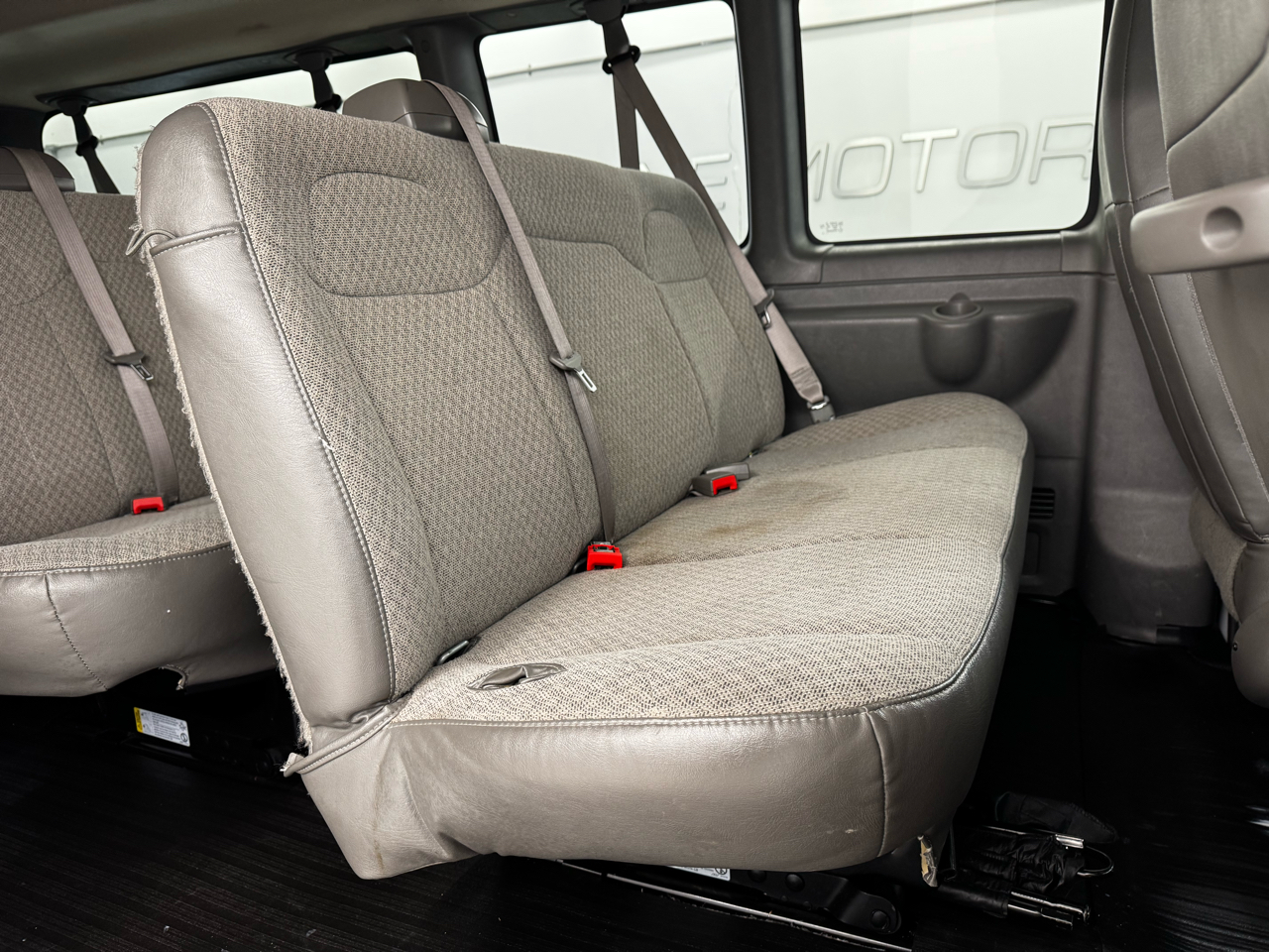 Chevrolet Express Passenger RWD 3500 155" LS 2023